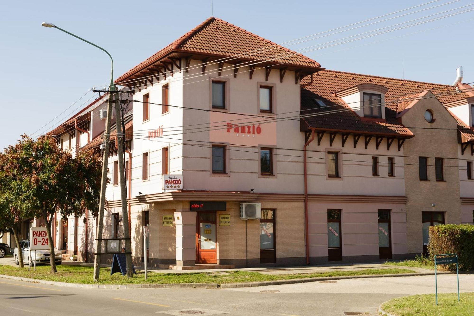 Malom Panzio Bed & Breakfast Kiskunfélegyháza Екстериор снимка