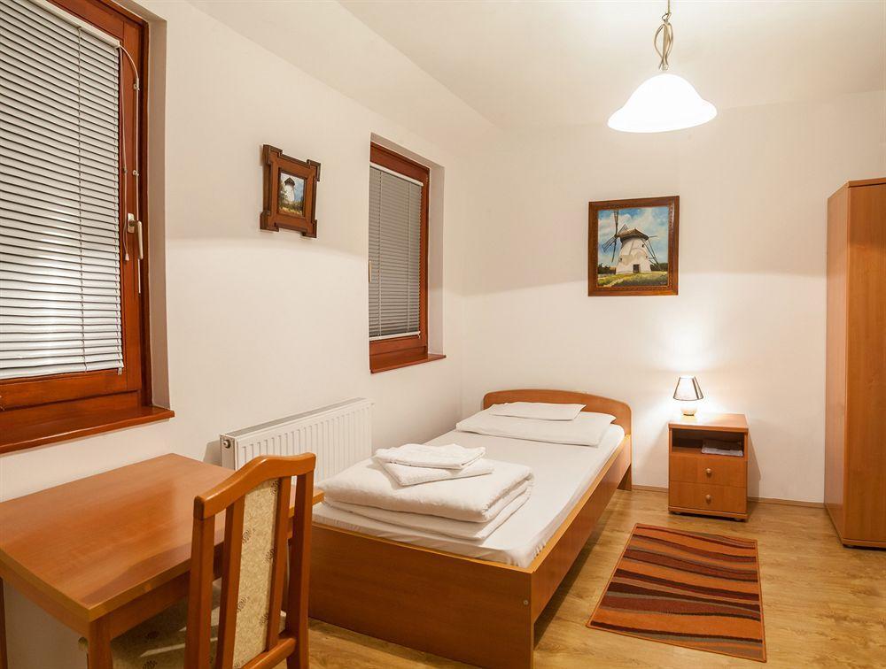 Malom Panzio Bed & Breakfast Kiskunfélegyháza Екстериор снимка