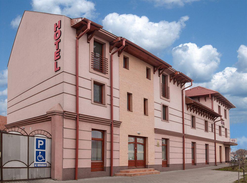 Malom Panzio Bed & Breakfast Kiskunfélegyháza Екстериор снимка