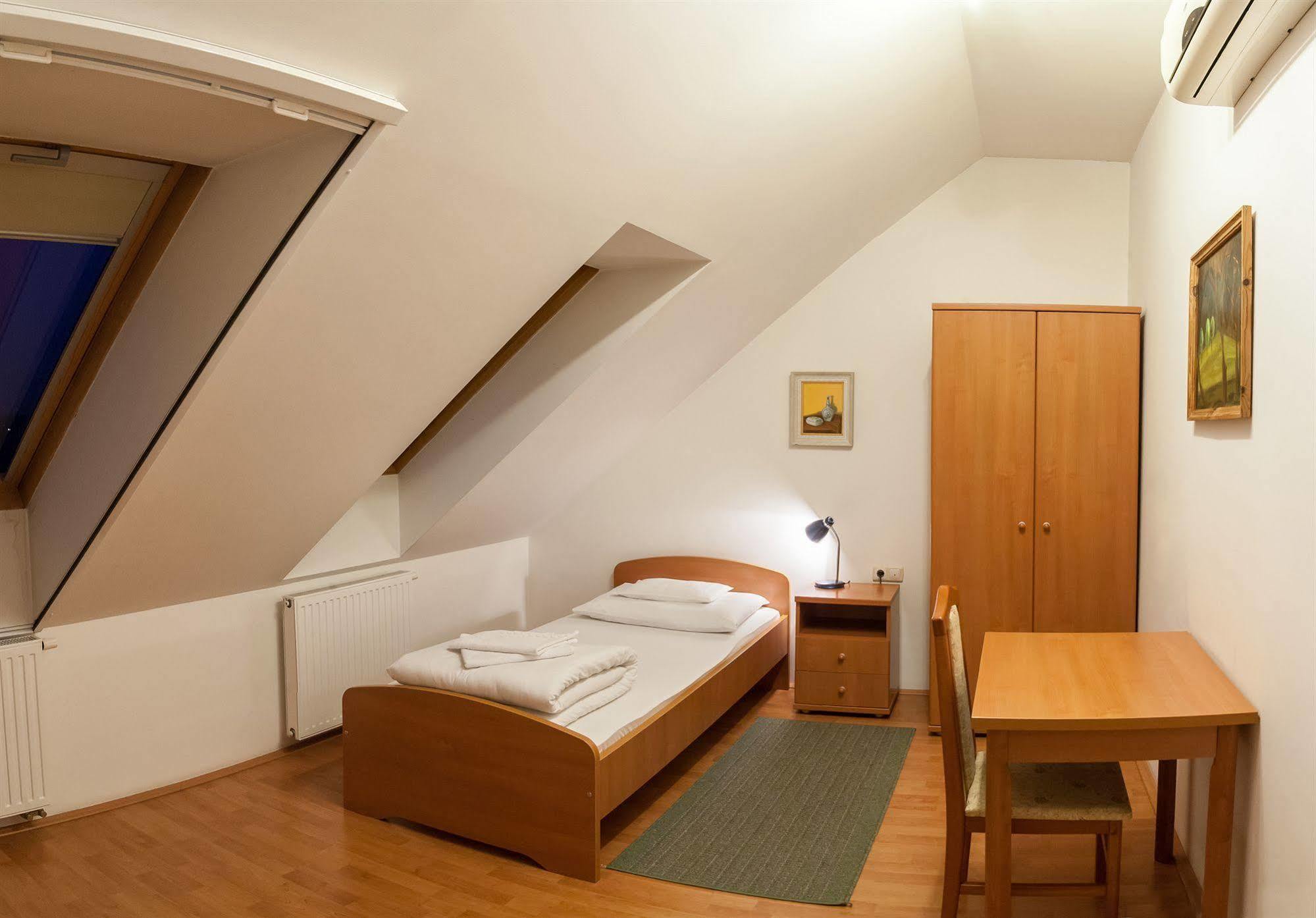 Malom Panzio Bed & Breakfast Kiskunfélegyháza Екстериор снимка