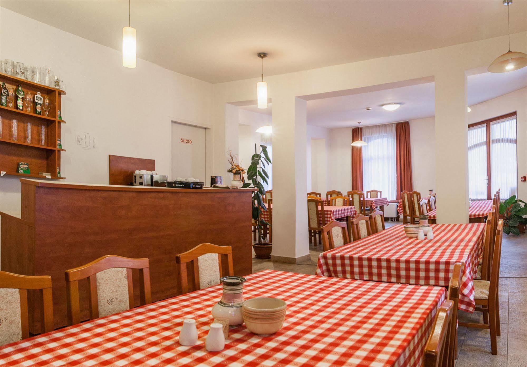 Malom Panzio Bed & Breakfast Kiskunfélegyháza Екстериор снимка