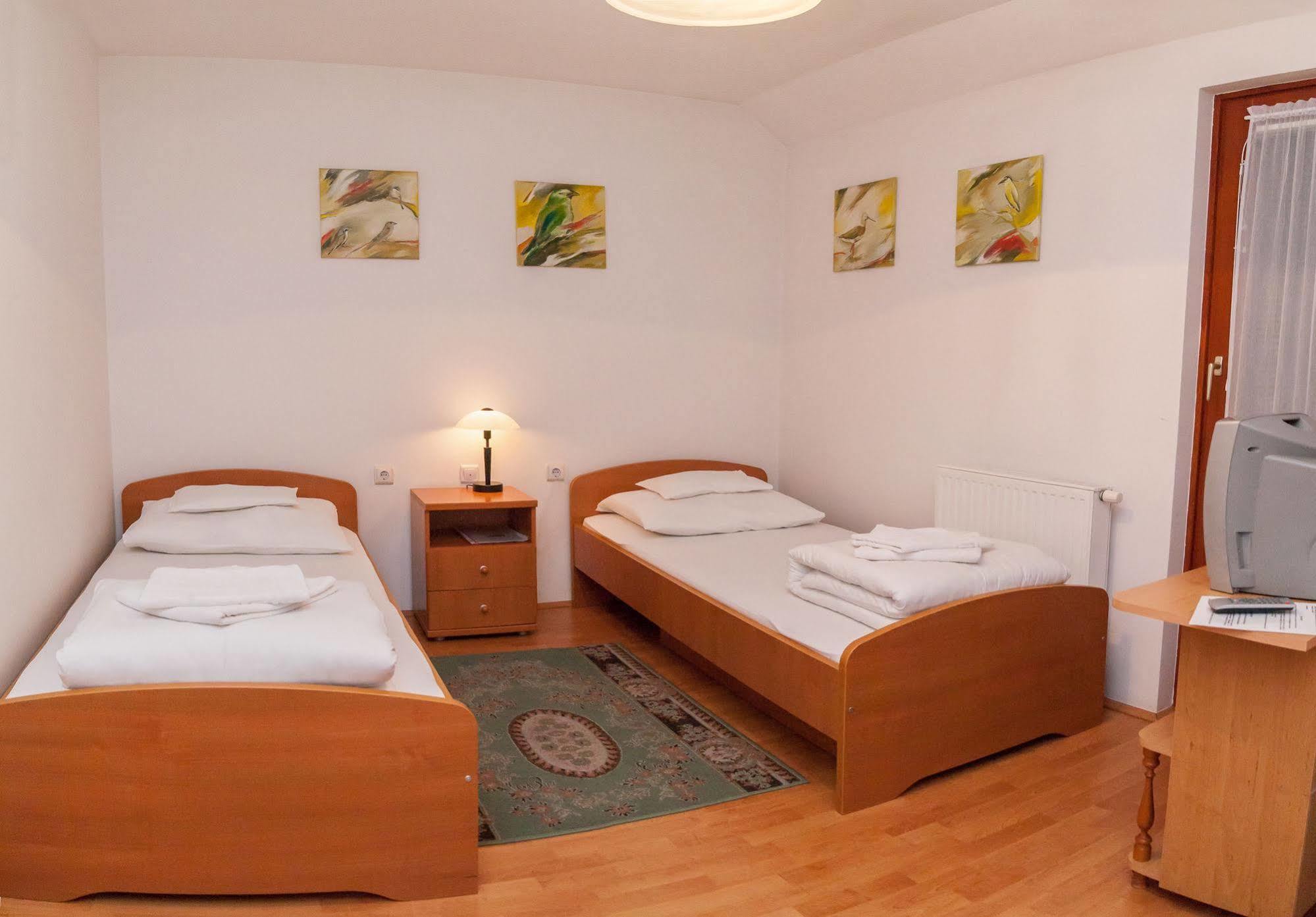 Malom Panzio Bed & Breakfast Kiskunfélegyháza Екстериор снимка