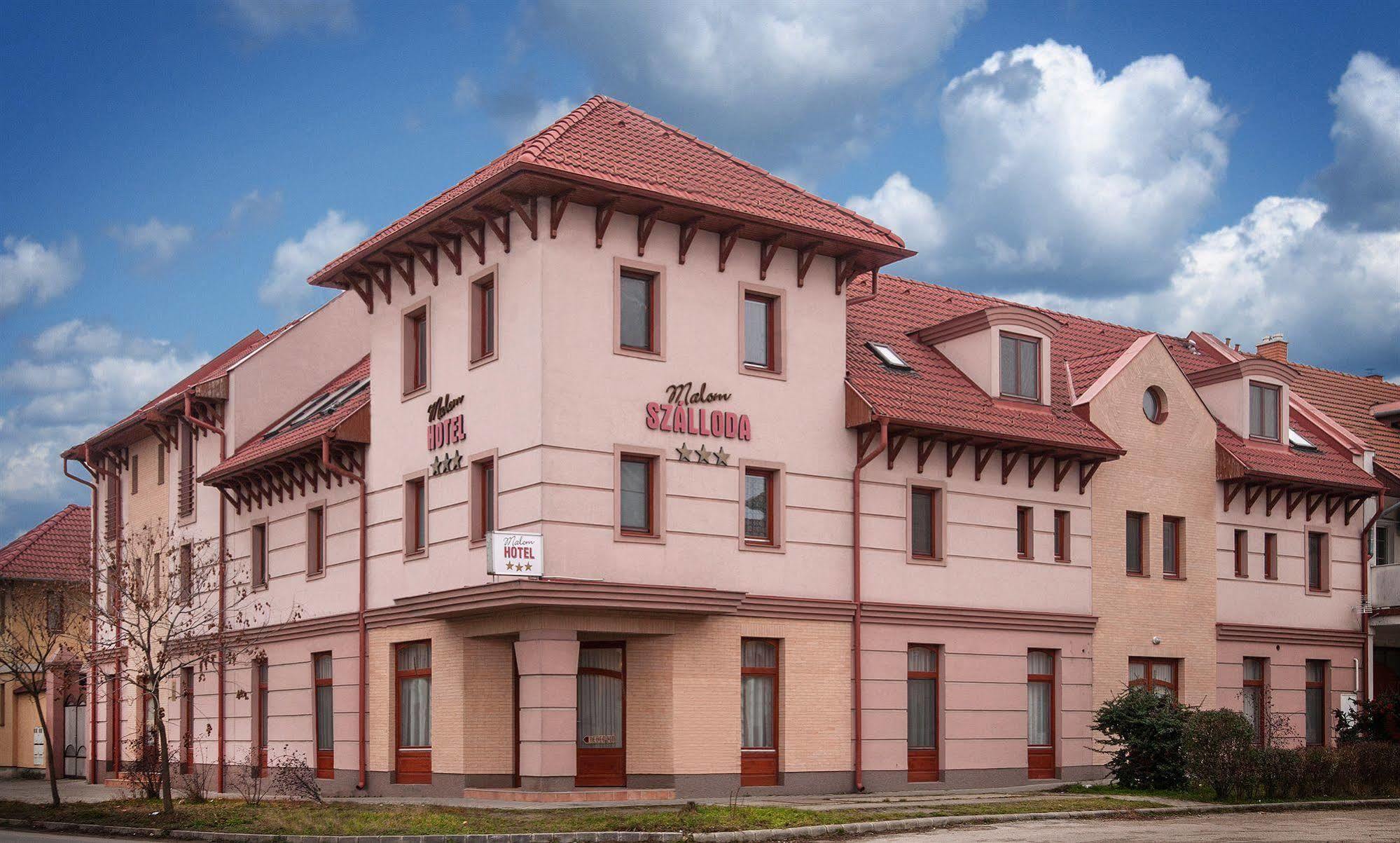 Malom Panzio Bed & Breakfast Kiskunfélegyháza Екстериор снимка