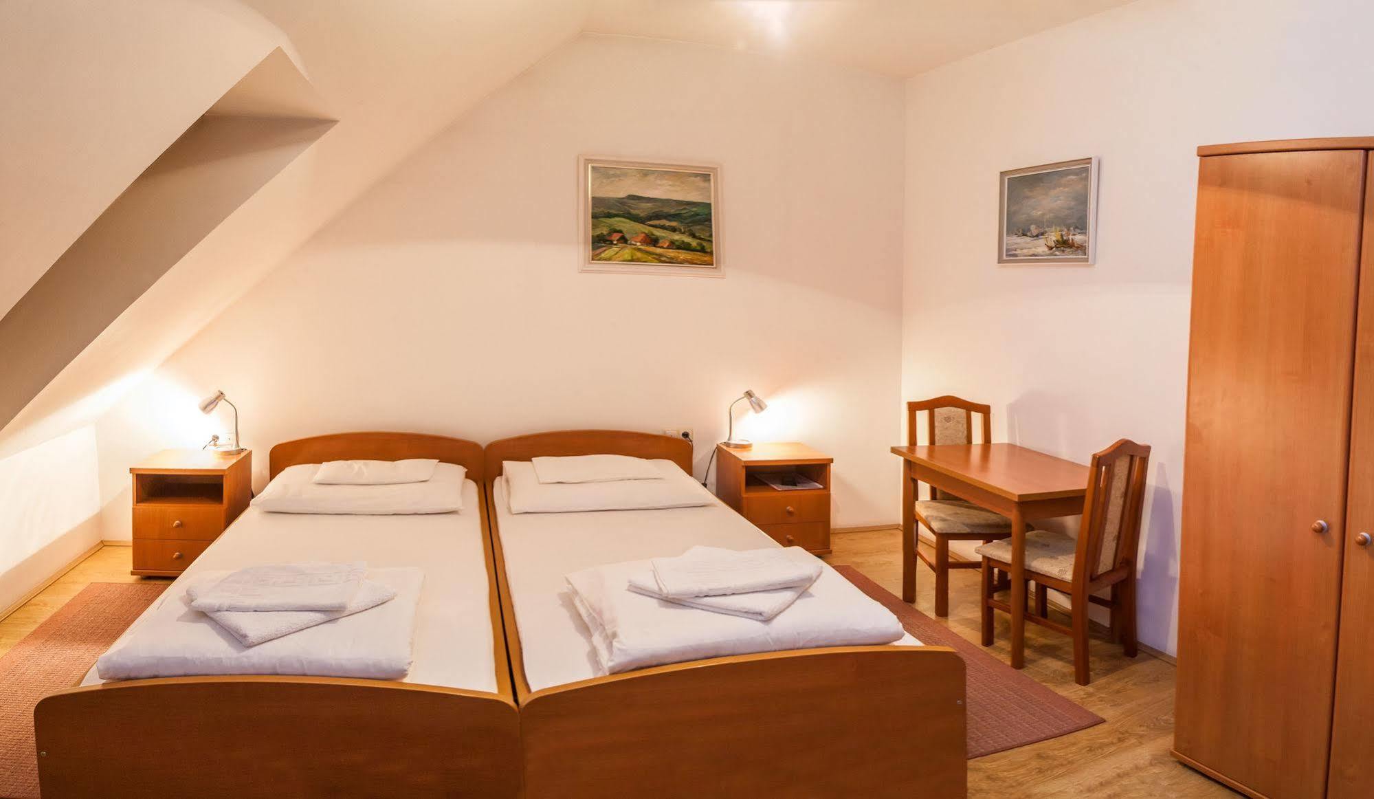 Malom Panzio Bed & Breakfast Kiskunfélegyháza Екстериор снимка